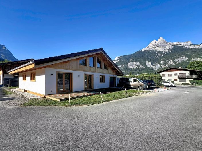 Image No.19-3 Bed House for sale
