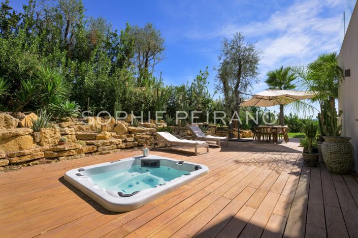 Image No.12-5 Bed House for sale