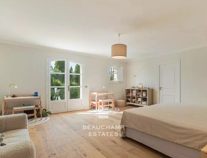Image No.7-5 Bed House for sale