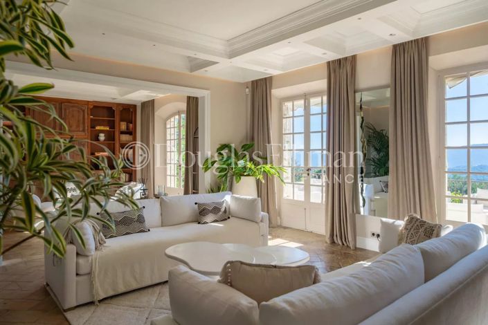 Image No.10-7 Bed House for sale