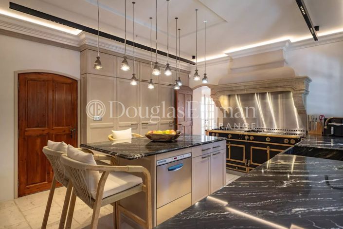 Image No.11-7 Bed House for sale