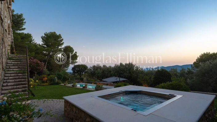 Image No.18-7 Bed House for sale