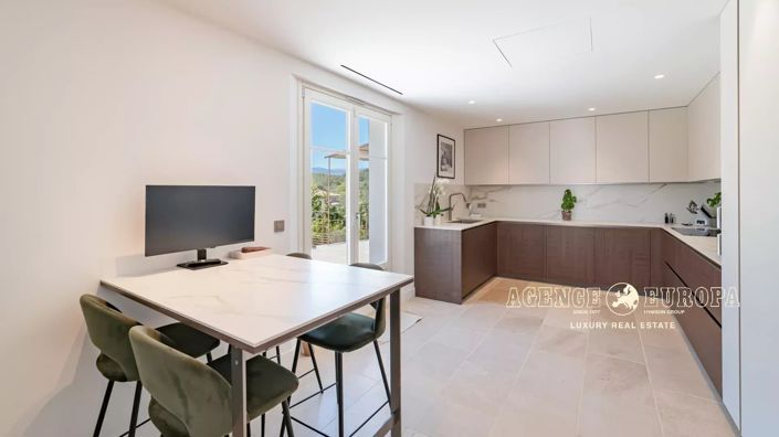 Image No.8-4 Bed House for sale