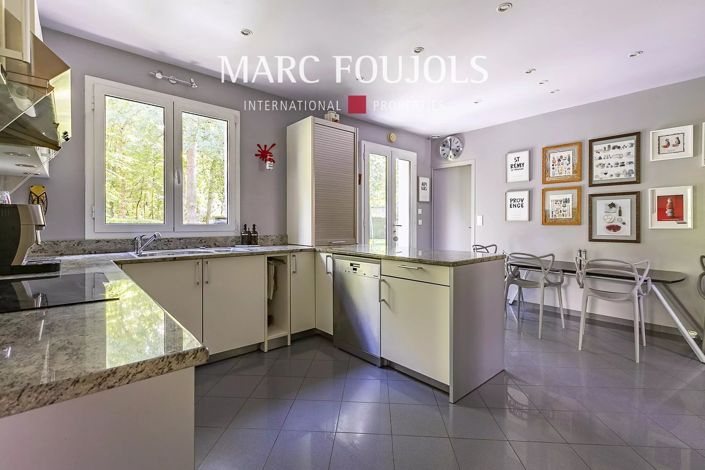 Image No.11-3 Bed House for sale