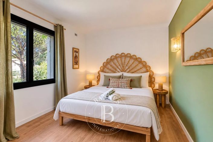 Image No.11-6 Bed House for sale