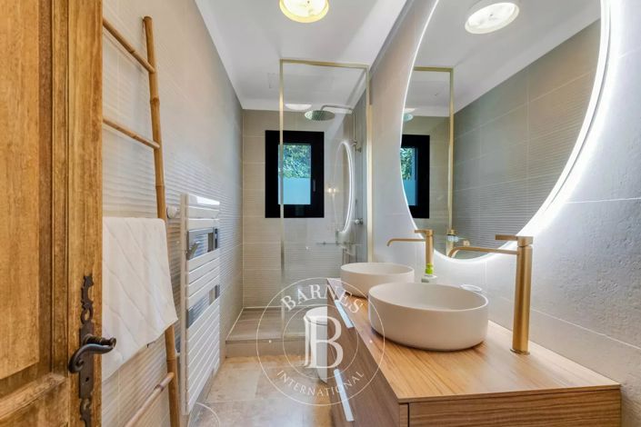 Image No.12-6 Bed House for sale