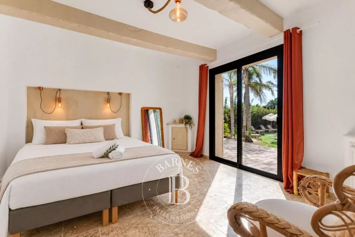 Image No.17-6 Bed House for sale