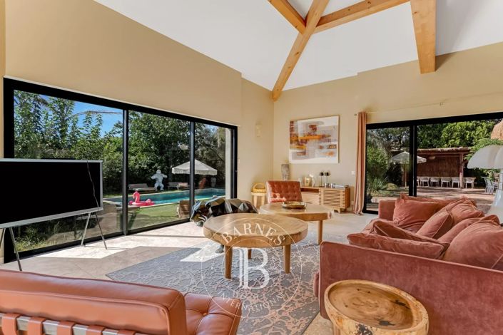 Image No.6-6 Bed House for sale