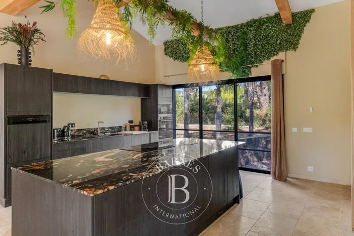 Image No.7-6 Bed House for sale
