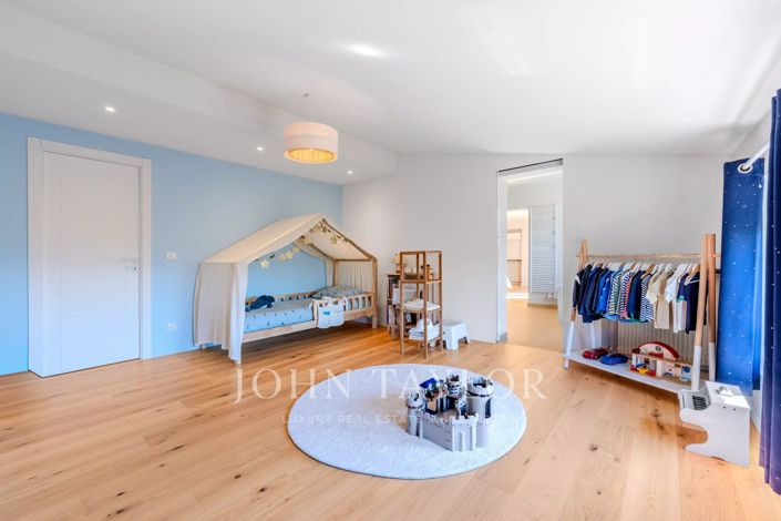 Image No.16-5 Bed House for sale