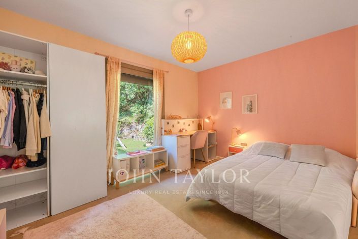 Image No.18-5 Bed House for sale