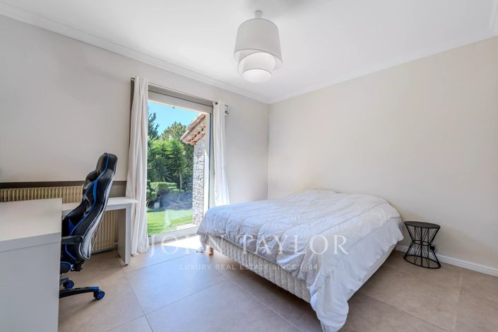 Image No.19-5 Bed House for sale