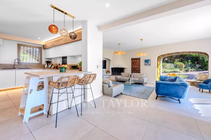 Image No.9-5 Bed House for sale