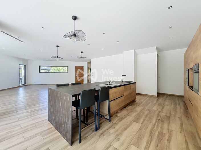 Image No.9-6 Bed House for sale