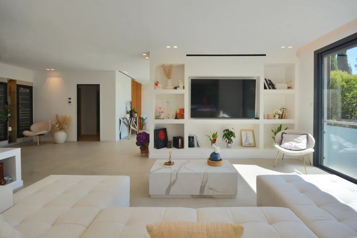 Image No.10-6 Bed House for sale