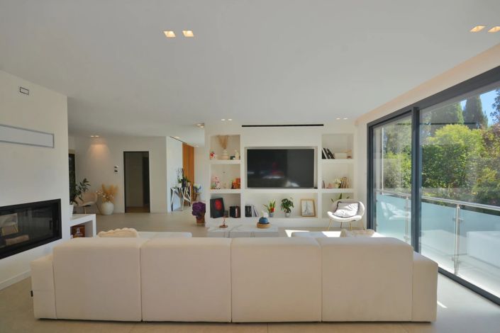 Image No.11-6 Bed House for sale