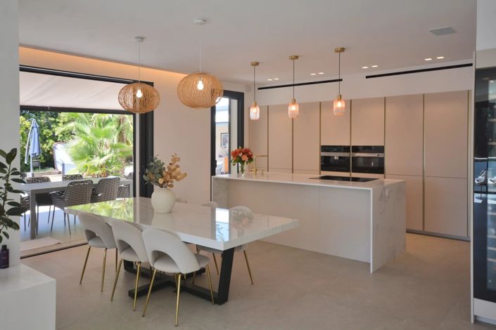 Image No.12-6 Bed House for sale