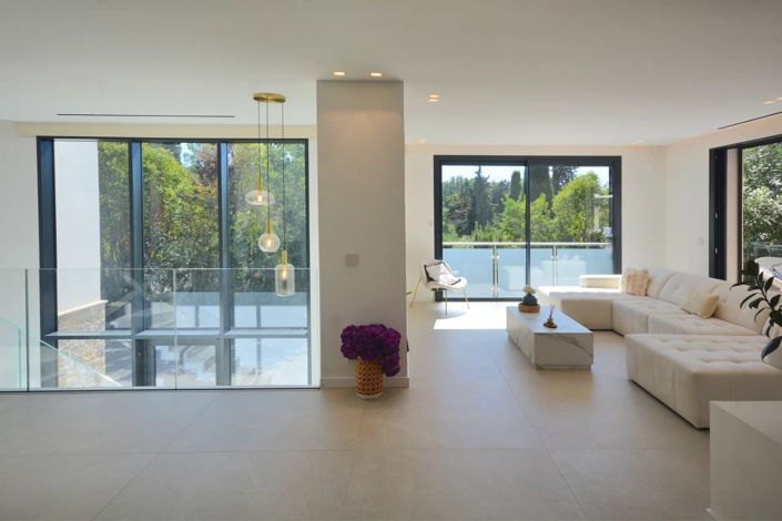 Image No.17-6 Bed House for sale