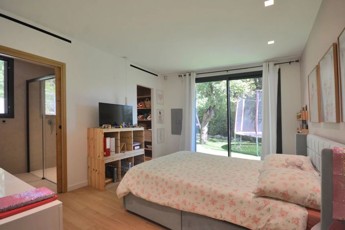 Image No.22-6 Bed House for sale
