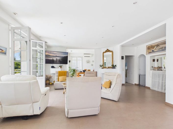 Image No.7-5 Bed House for sale