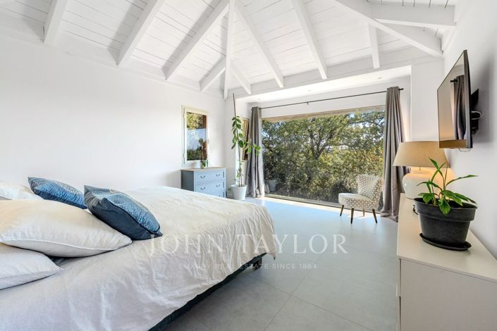 Image No.21-5 Bed House for sale