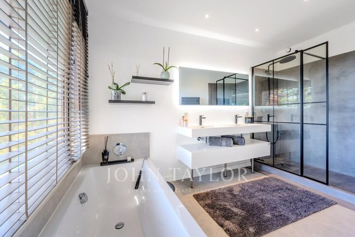 Image No.23-5 Bed House for sale