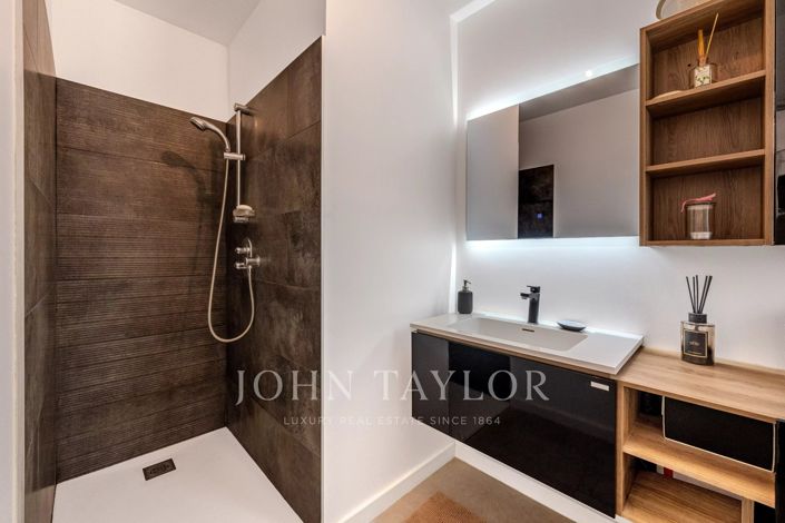 Image No.25-5 Bed House for sale