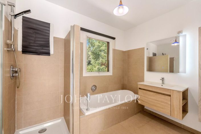 Image No.27-5 Bed House for sale