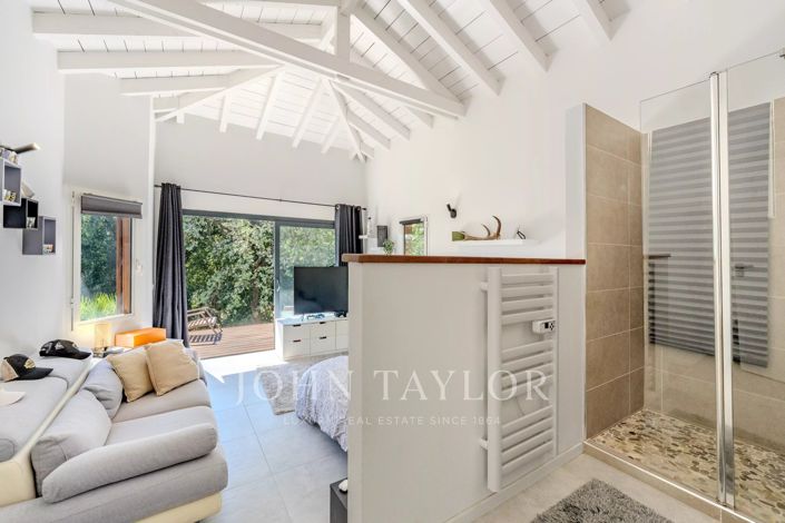 Image No.28-5 Bed House for sale