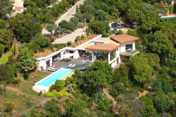 Image No.2-6 Bed House for sale