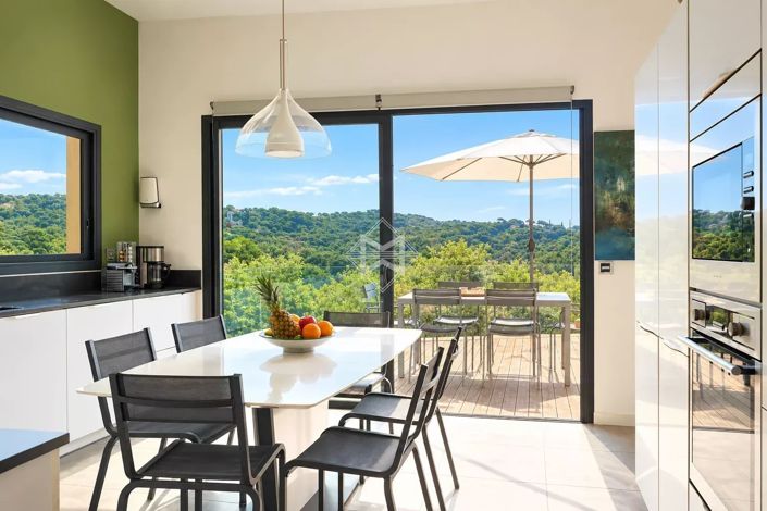 Image No.6-6 Bed House for sale