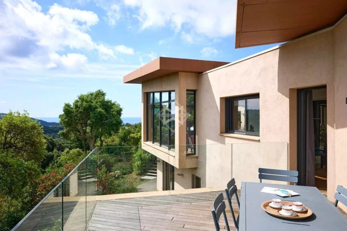 Image No.7-6 Bed House for sale