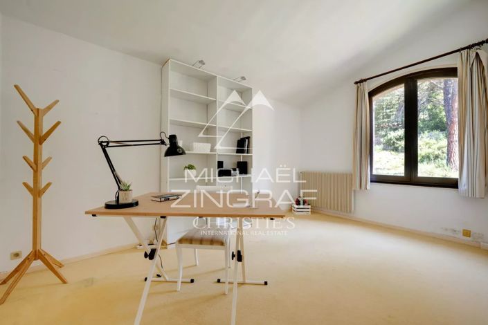 Image No.14-6 Bed House for sale