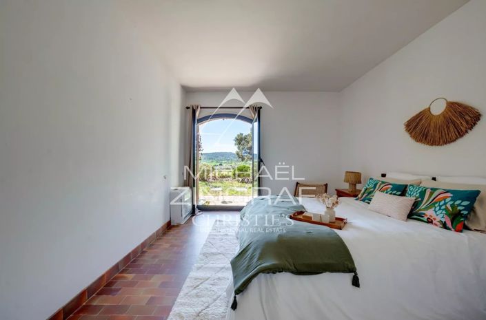 Image No.17-6 Bed House for sale