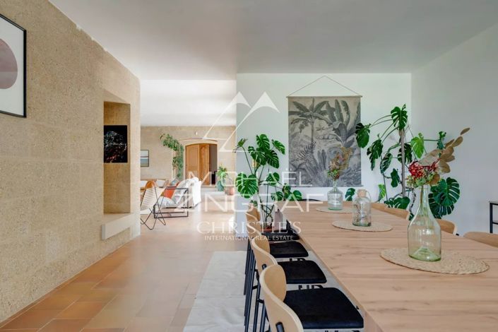 Image No.8-6 Bed House for sale