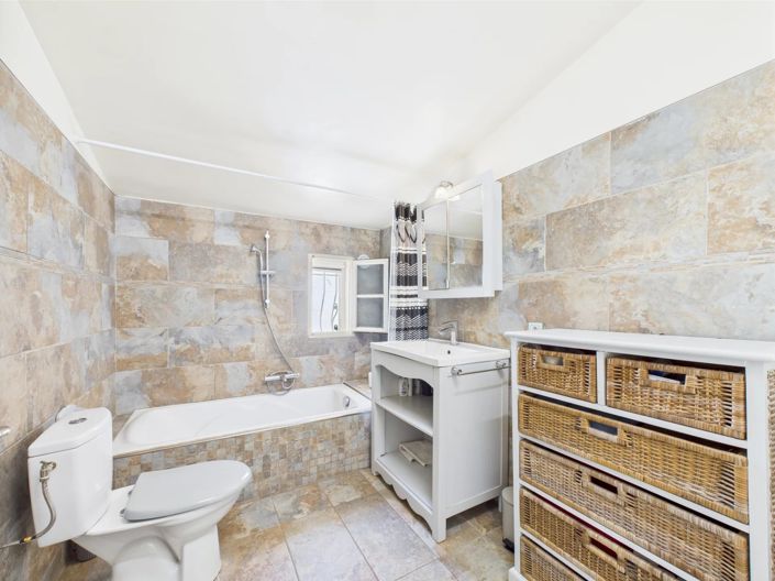 Image No.14-3 Bed House for sale