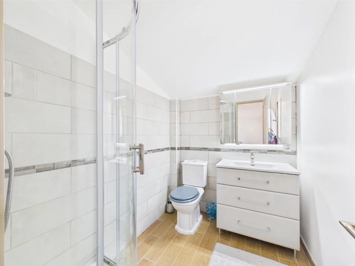 Image No.16-3 Bed House for sale