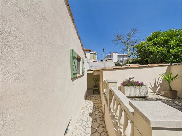 Image No.17-3 Bed House for sale
