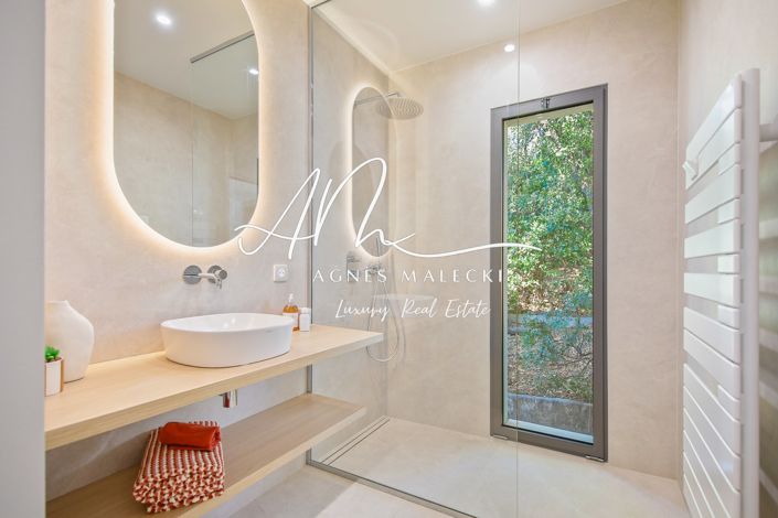 Image No.18-6 Bed House for sale