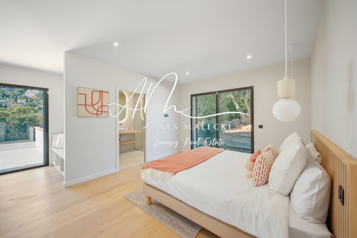 Image No.19-6 Bed House for sale