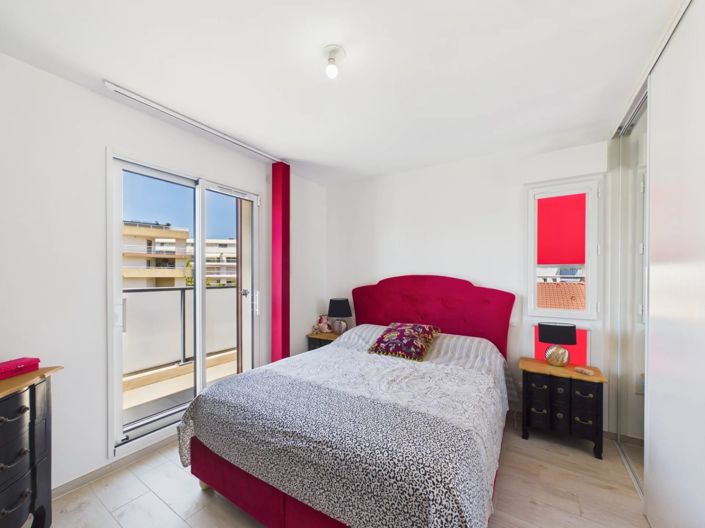 Image No.15-3 Bed Apartment for sale
