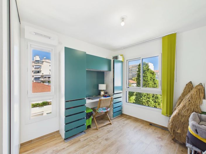 Image No.18-3 Bed Apartment for sale