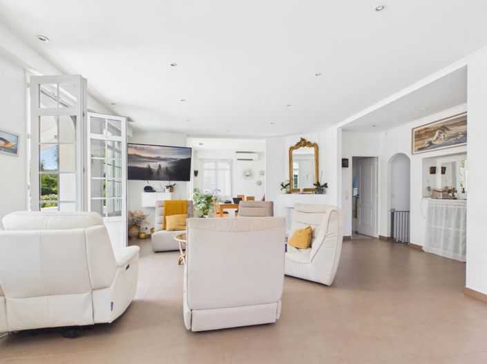 Image No.7-4 Bed House for sale