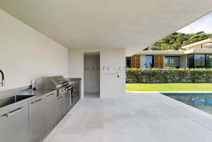 Image No.10-6 Bed House for sale