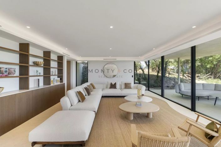 Image No.3-6 Bed House for sale
