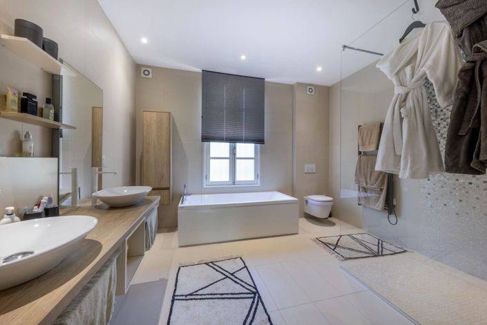 Image No.17-5 Bed House for sale