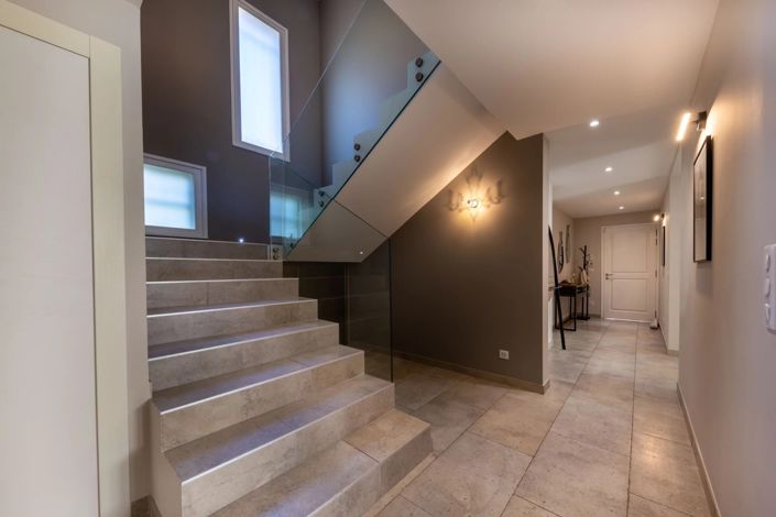 Image No.20-5 Bed House for sale