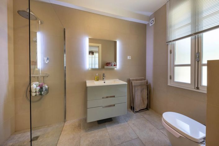 Image No.21-5 Bed House for sale