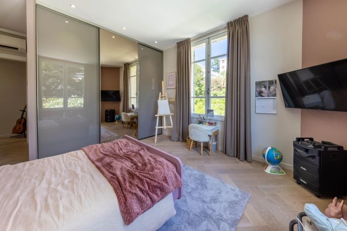 Image No.22-5 Bed House for sale