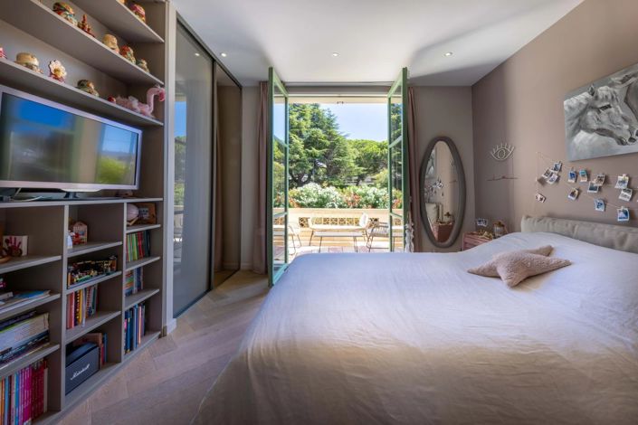 Image No.26-5 Bed House for sale